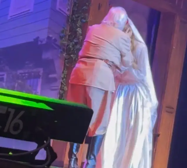 Müjdat Gezen sahne arkasında