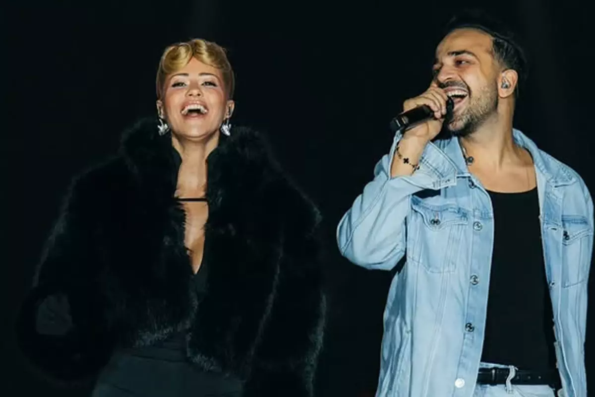 Derya Uluğ'ün 40. yaş günü kutlamasından kapak fotoğrafı