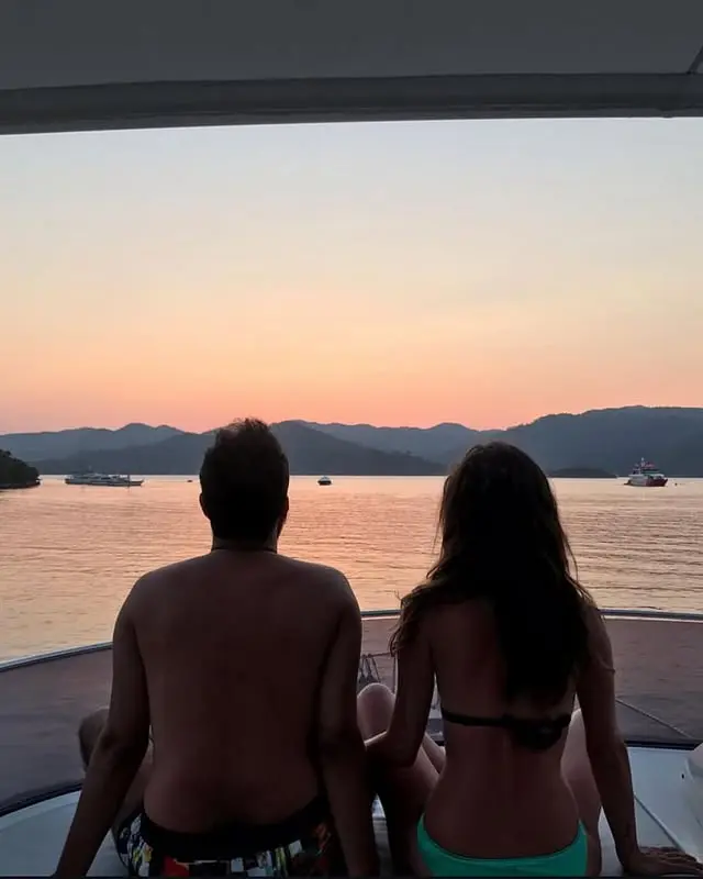 Derya Uluğ'un doğum günü kutlamasından bir kare