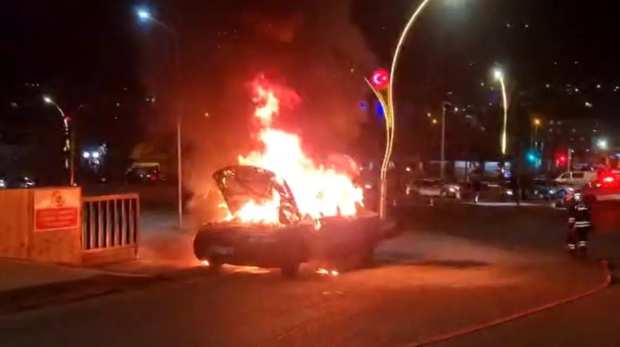 Yozgat'ta Trafik Yolunda Volkswagen'ün Alev Aldığı An