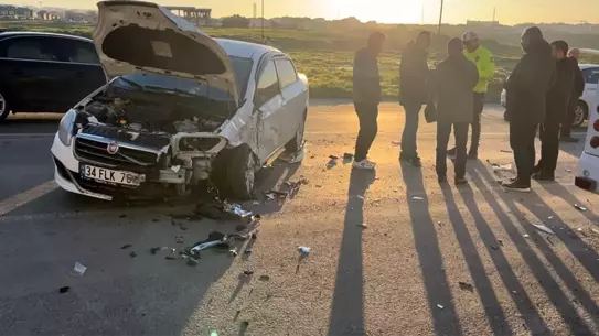 Çorlu’da İşçi Servisi ve İki Otomobilin Çarpıştığı Zincirleme Kaza