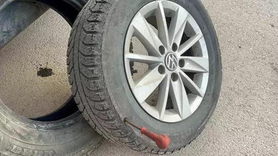 Eskişehir’de Park Halindeki Araçların Lastiklerine Saldırı: Şüpheli Bıçakla Delik Açtı