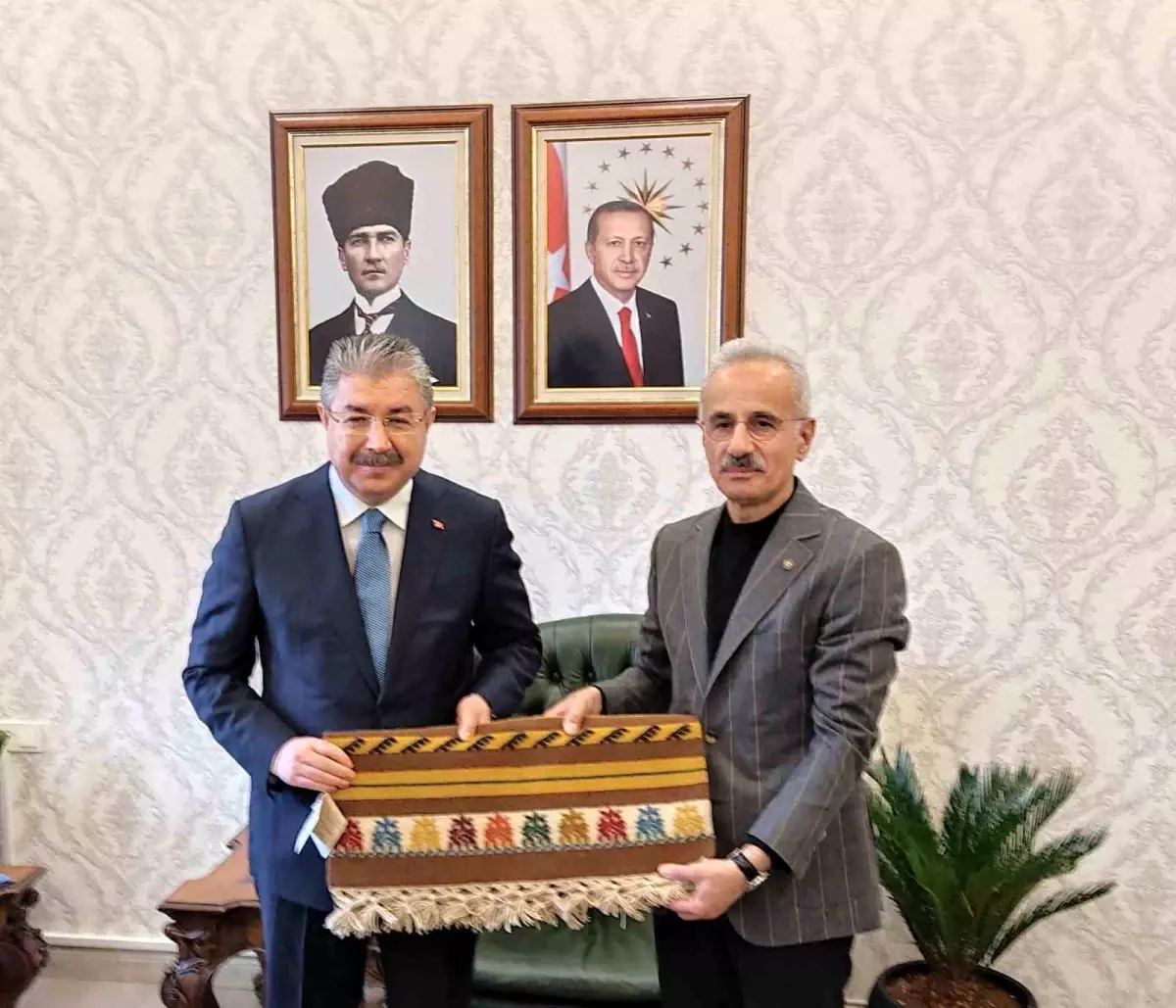 Ulaştırma Bakanı Abdulkadir Uraloğlu, Eskişehir Valiliği'nde