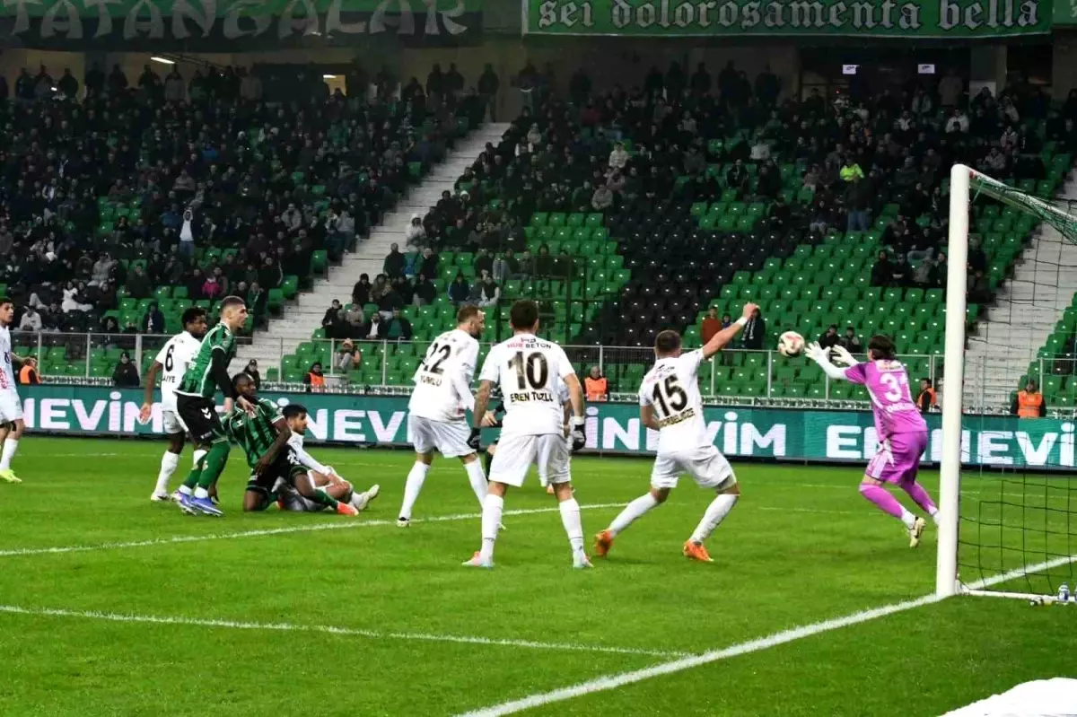 Sakaryaspor’da Teknik Direktör Çalkantısı: Hakan Kutlu Ayrıldı, Yeni Arayış Başladı