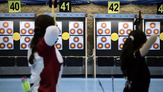Finallerde okçuluk sahası ve genç sporcular