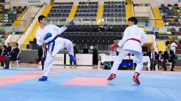 Karate gençler grup birinciliği müsabakalarından bir an