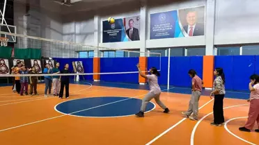 Düzce Gençlik Merkezi'nde Roman Öğrenciler Voleybol Sahasında Buluştu