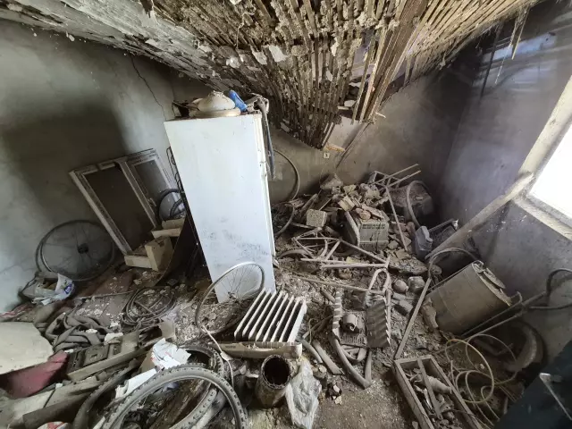 Celâl Ağır’ın evinin önündeki bekleyiş