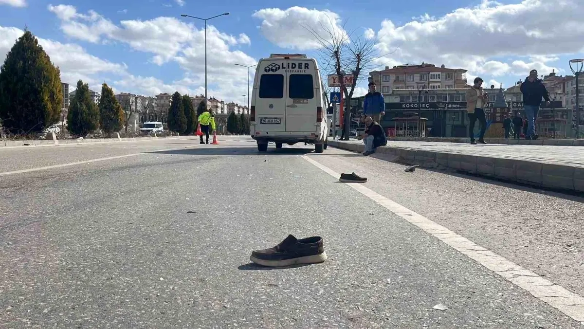 Karaman'da yol geçişi sırasında meydana gelen trajik minibüs kazası