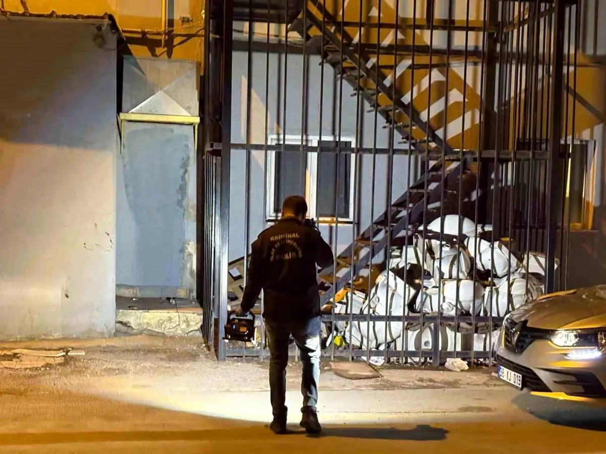 Kayseri Kocasinan’da Ruhsatsız Tabancayla Çalışırken Kendini Yaralayan Şahıs Gözaltına Alındı