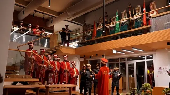 Düzce Kütüphanesi'nde Sahur Öncesi Mehter Marşıyla Sürpriz Buluşma