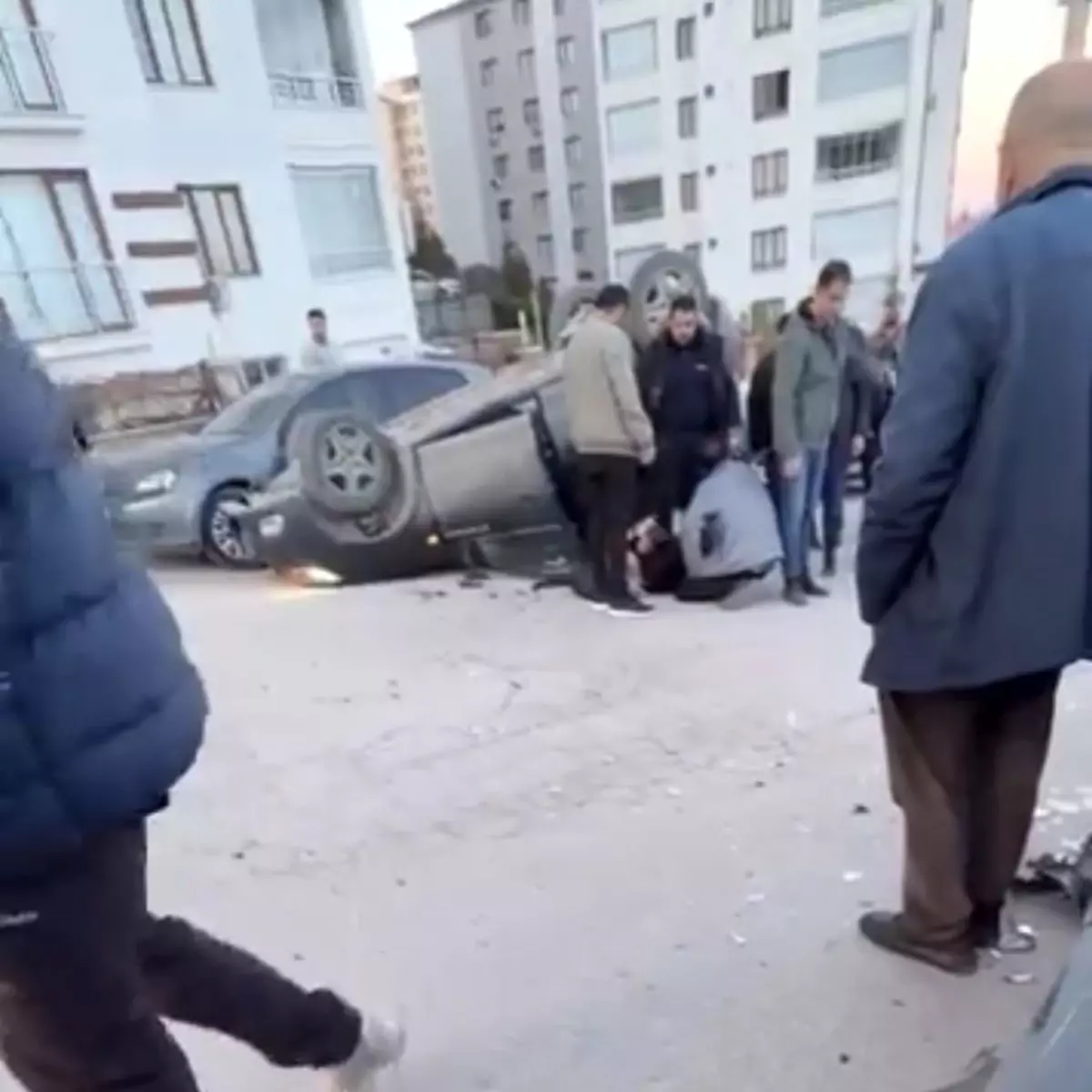 Elazığ’da İki Araç Çarpıştı: 2 Sürücü Hastaneye Kaldırıldı