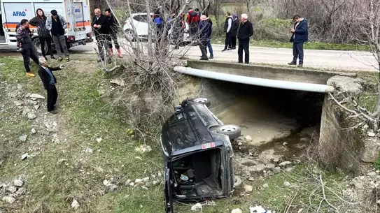 Amasya’da Virajda Kamyonet Devrildi: 3 Yaralı