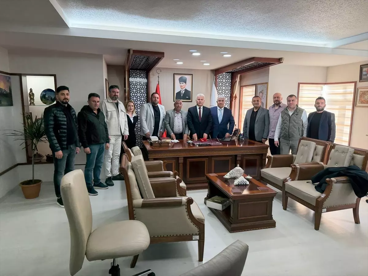 Çorum İş İnsanları Platformu üyeleri müftüyü selamlıyor