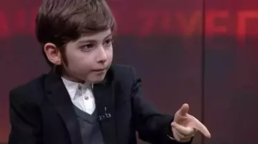 Filozof Atakan, Uzun Süre Sonra Değişen Görünümüyle Göz Kamaştırdı