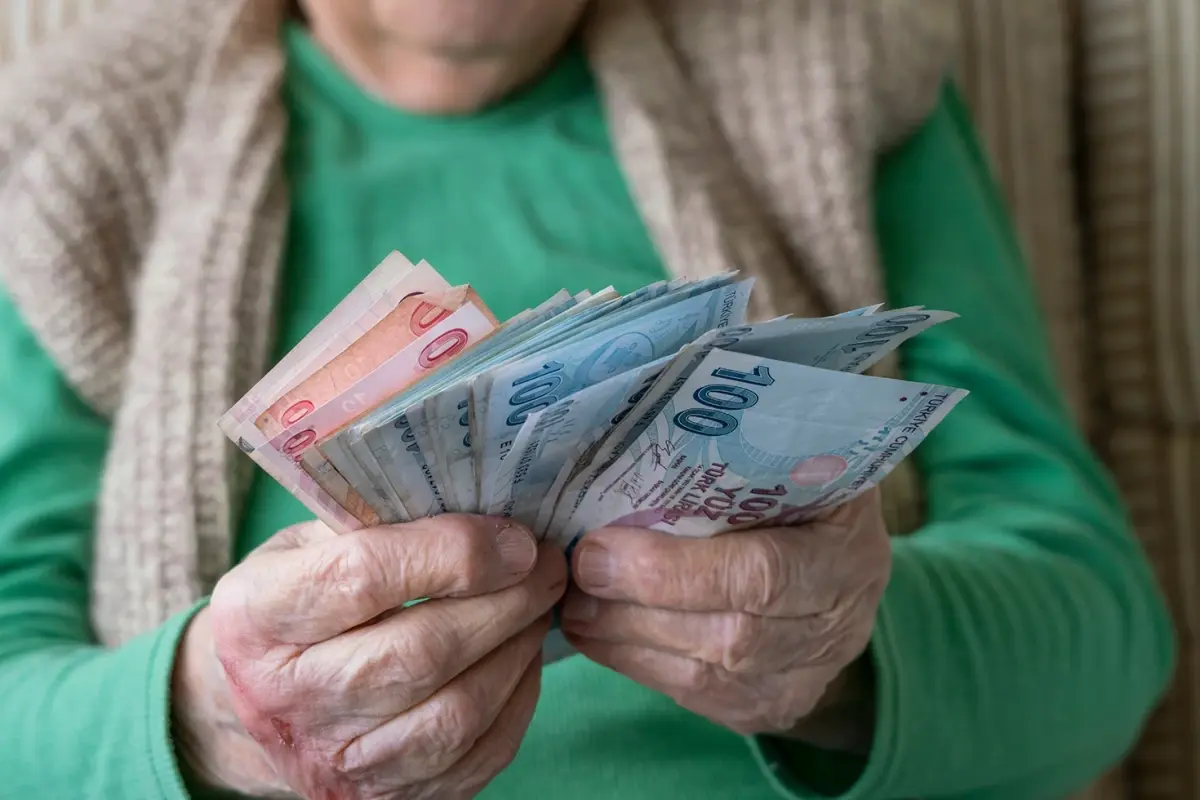 CHP'li Kayseri Milletvekili Aşkın Genç, Bağ‑Kuru Emeklilik Teklifiyle Meclis Başkanlığı'na Başvurdu