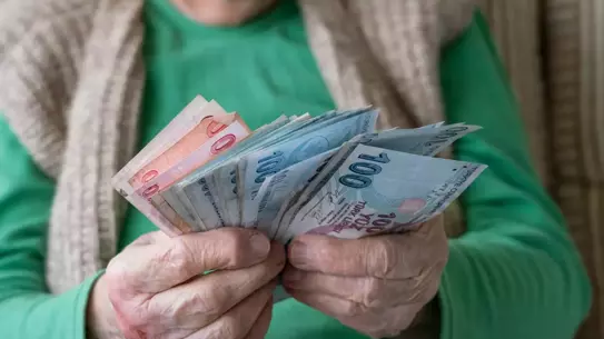 CHP'li Kayseri Milletvekili Aşkın Genç, Bağ‑Kuru Emeklilik Teklifiyle Meclis Başkanlığı'na Başvurdu