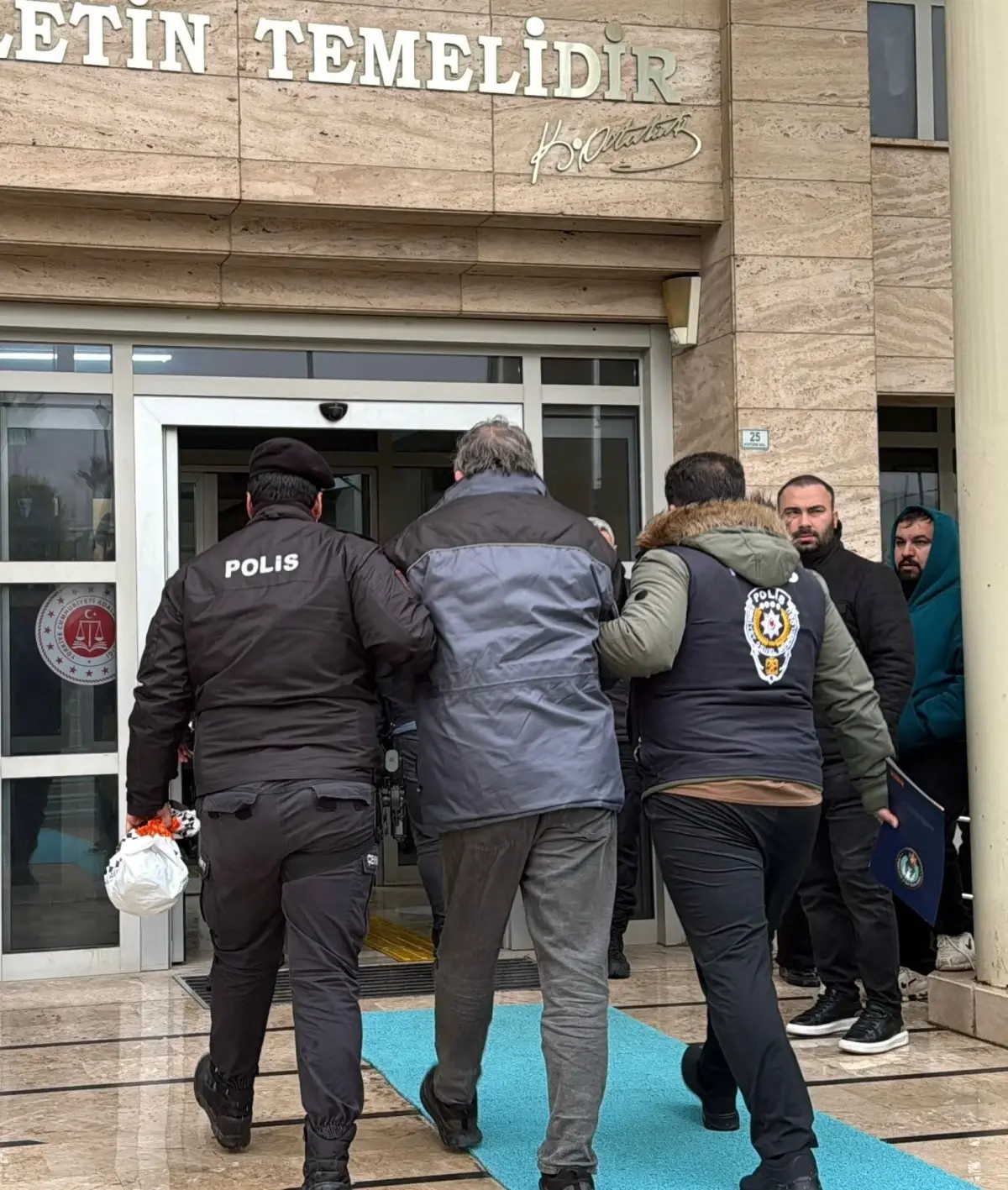 Muğla’da Kamu Görevlilerine Hakaret İddialarıyla 8 Kişi Gözaltına Alındı