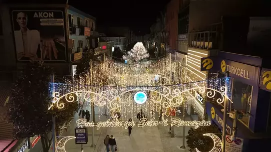 Adapazarı Çark Caddesi'nde Ramazan Işıklarıyla Büyüleyici Atmosfer