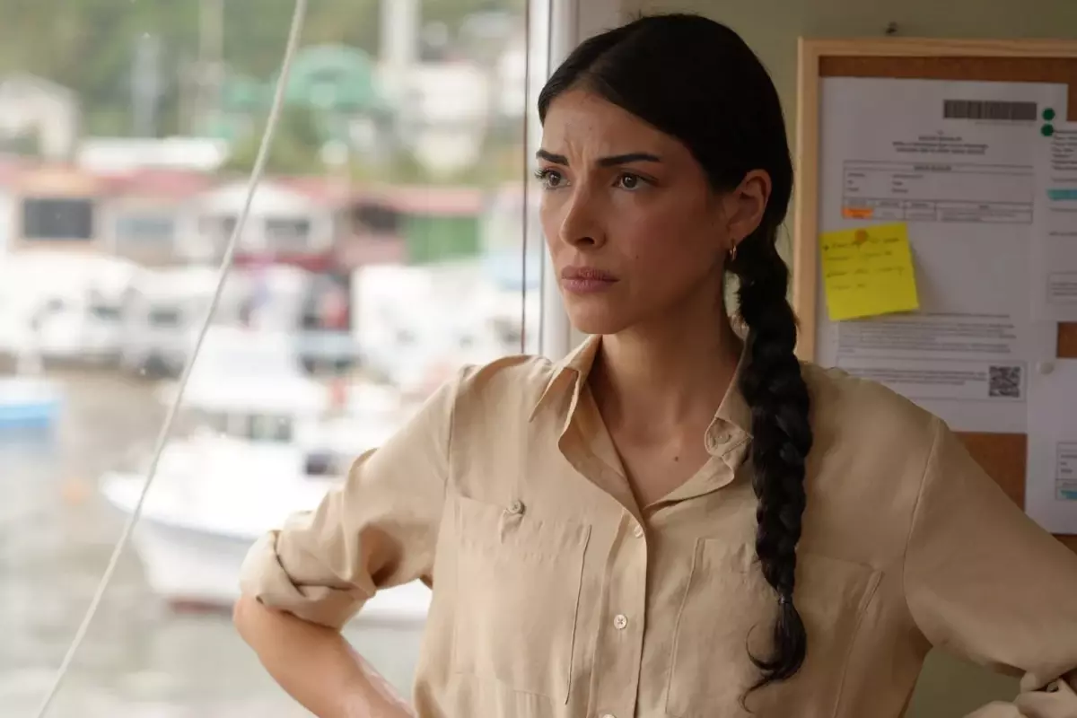 Deniz Baysal kapak fotoğrafı