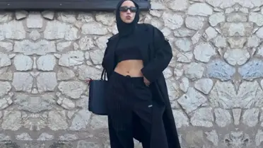 Zeynep Bastık’ın Kapalı Başlı ve Açık Göbekli Fotoğrafı Sosyal Medyada Gündemde