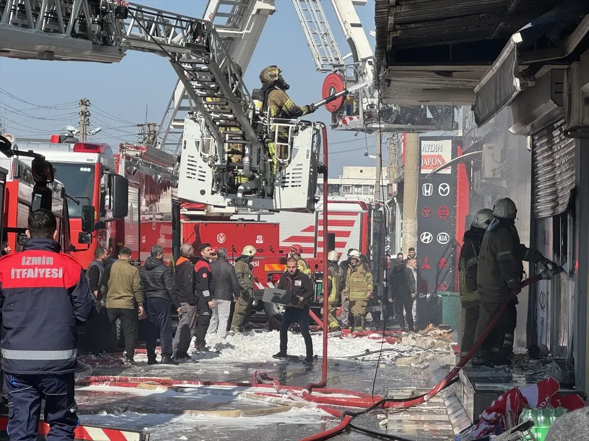Buca'da Otomobil Yedek Parça Dükkanında Çıkan Yangın Kontrol Altına Alındı