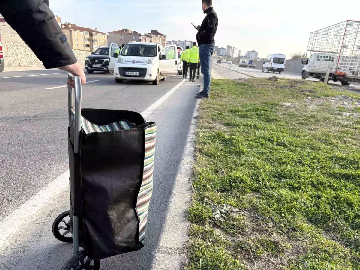 Kapaklı’da Kadın Yaya Trafik Kazası: Otomobil Çarptı, Yaralı Hastaneye Kaldırıldı