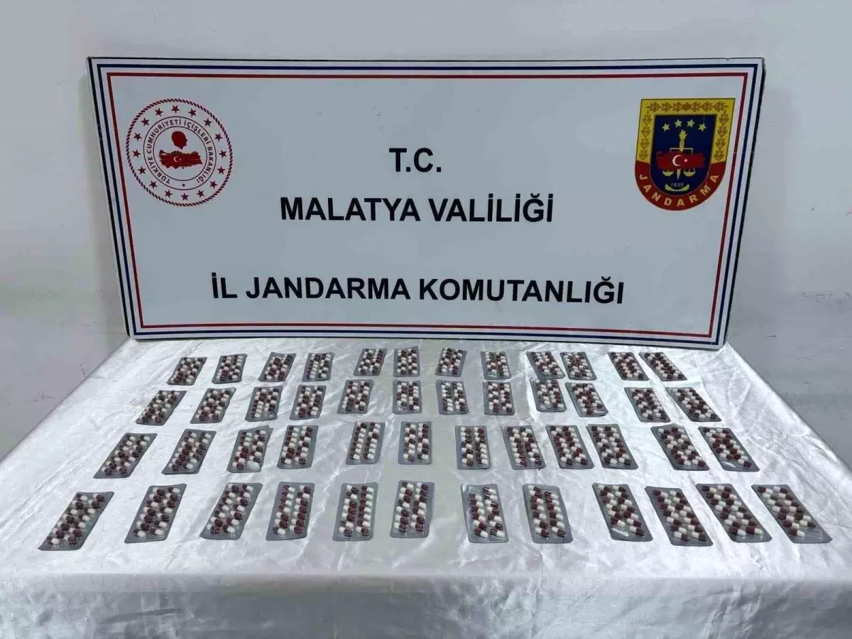 Malatya’da Jandarma, 661 Sentetik Ecza Hapını Ele Geçirdi