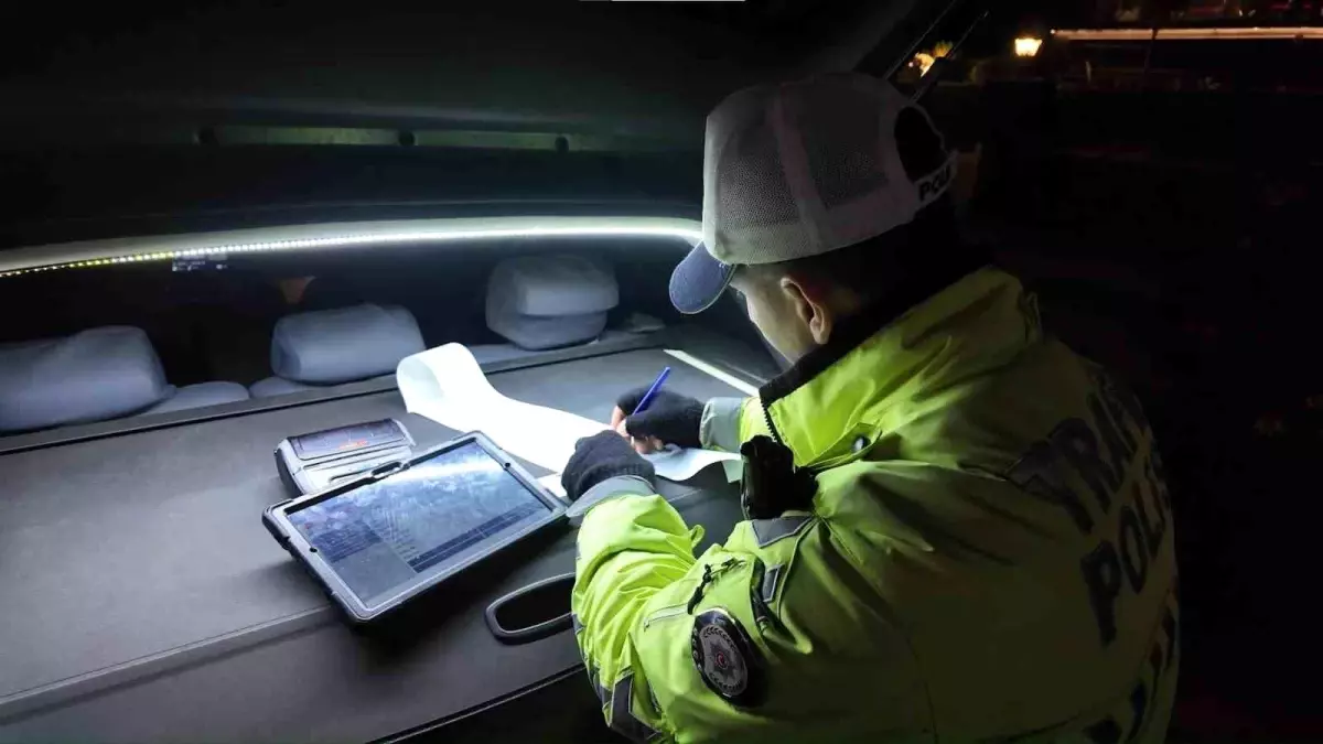 Kadıköy'de Güvenlik Denetimleri Sonuçlandı: 147 Gürültücüye Ceza, 4 Şüpheli Yakalandı