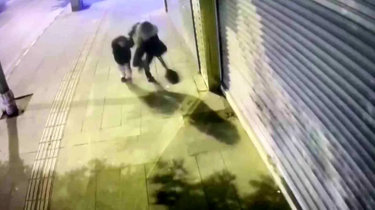 Hatay'da Çöken 6 Katlı Bina: Anne ve Kızın Kaçış Anları Güvenlik Kamerasında Görüldü