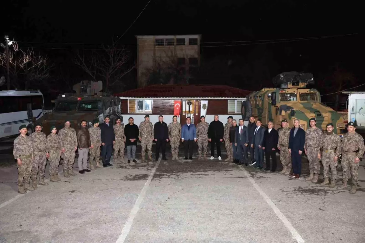 Erzincan Valisi Aydoğdu, Özel Harekat Mensuplarıyla Ramazan Sahurunu Paylaştı