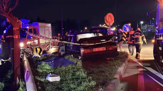 Burdur'da Trafik Kazası: Elektrik Direğine Çarpan Araçta Kadın Şehit Oldu