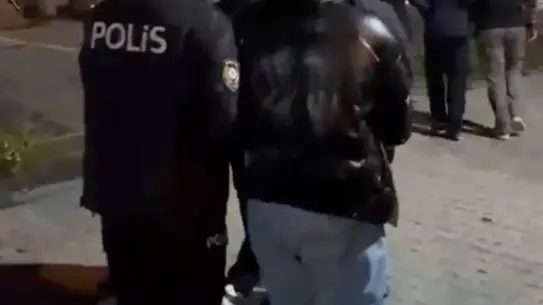 Polis ekipleri operasyon sırasında