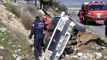 Muğla-Aydın Karayolunda Tofaş Aracının Kontrolden Çıkmasıyla Oluşan Kazada Vatandaş İtfaiye Ekipleri Tarafından Kurtarıldı