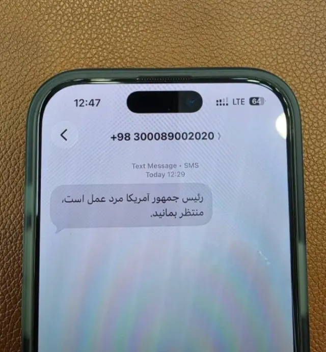 İran’da protesto yapan gençler