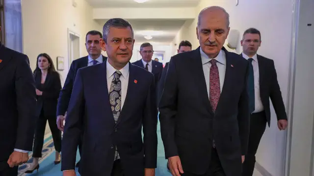 Görüşme sonrası el sıkışma anı