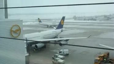 Münih'te Kar Fırtınası Uçuşları Felç Etti: 500 Yolcu Saatlerce Havalimanında Kilitlendi