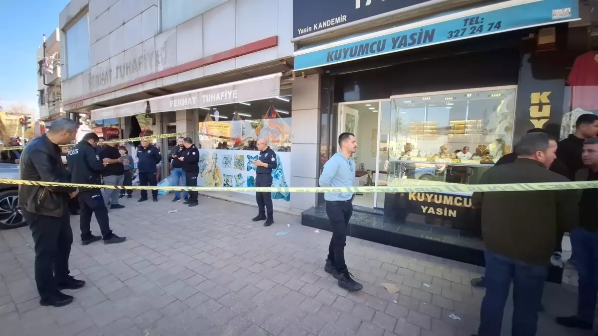 Adana’da Silahlı Soygun: Kuyumcudan Çalınan 4 Altın Bilezik