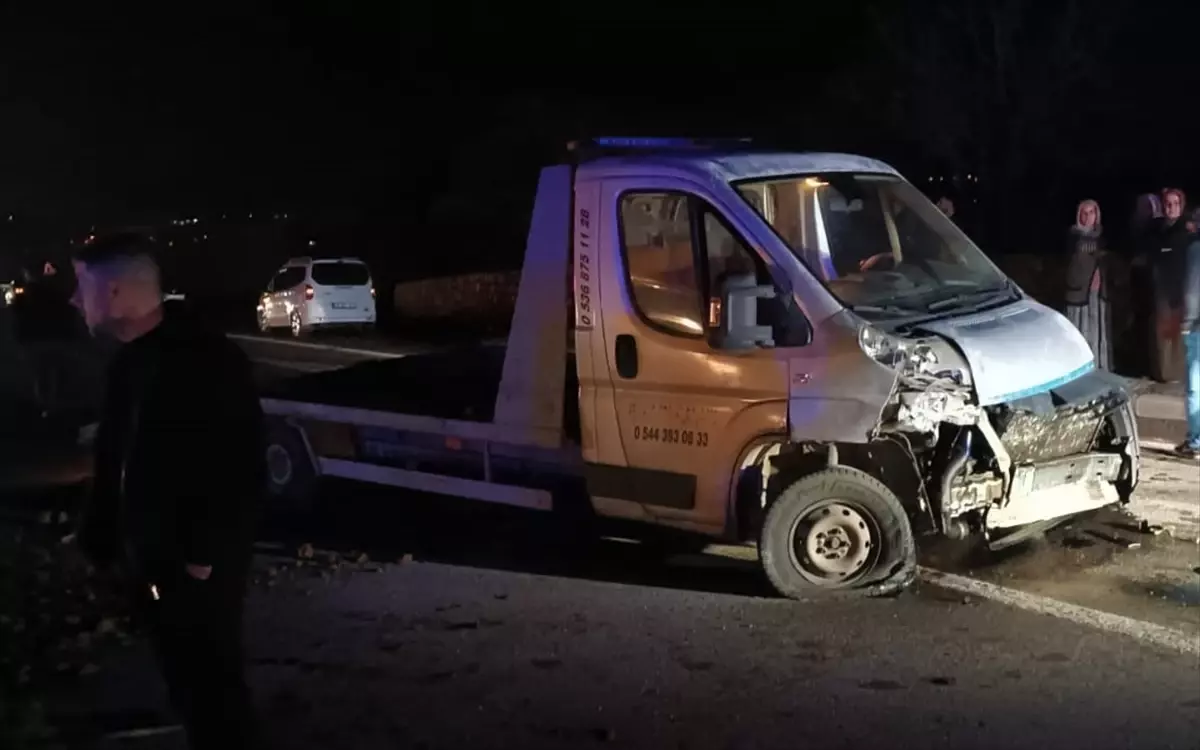 Bingöl-Muş Karayolunda Ticari Araç Çarpışması: 2 Yaralı