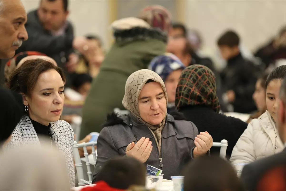 Niğde Belediyesi Ramazan’da Vatandaşlarına Sıcak İftar Sofrası Sunuyor