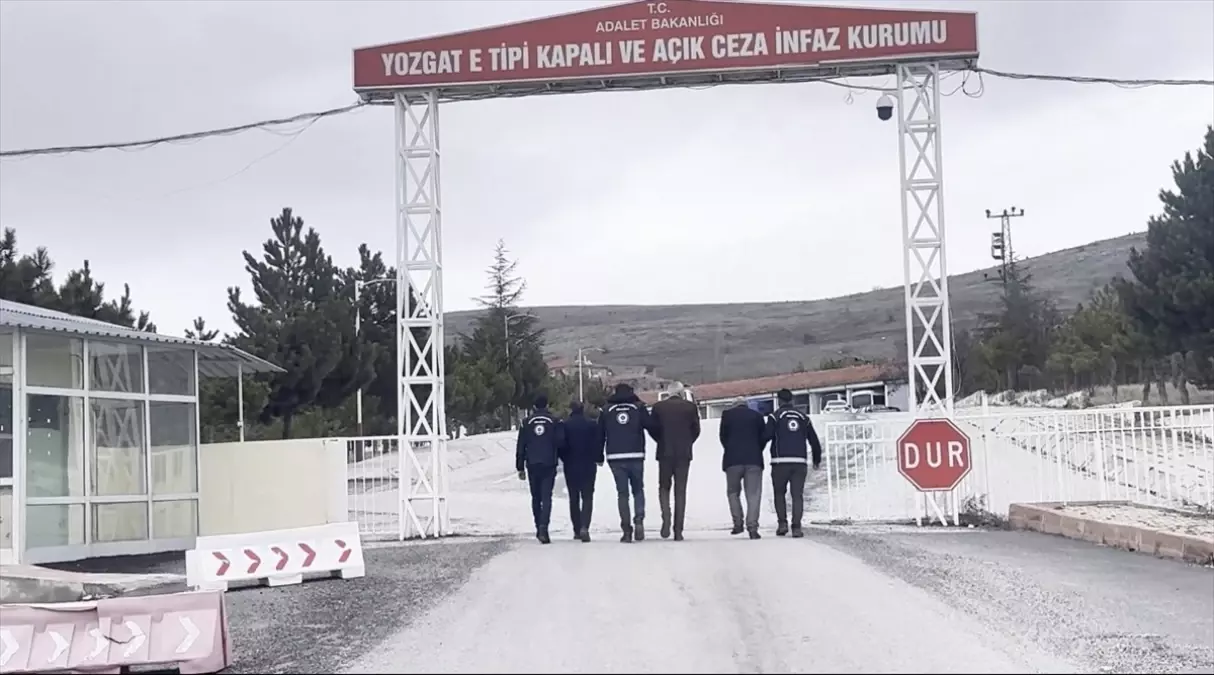 Yozgat’ta Göçmen Kaçakçılığı Operasyonu: 3 Şüpheli Tutuklandı, 13 Kişi Yakalandı
