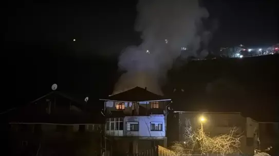 Karabük’te 3 Katlı Müstakil Evde Yangın: Bir Kişi Hastaneye Kaldırıldı