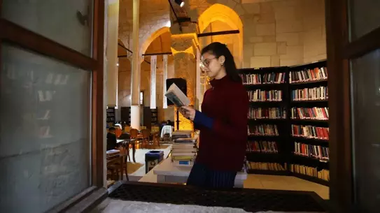 Adana’nın Tarihi Aya Nikola Kilisesi’nde 16 Ayda 65 Bin Okur: İl Halk Kütüphanesi’ne Yoğun İlgi