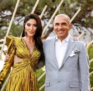 Mustafa Sandal ve ailesi