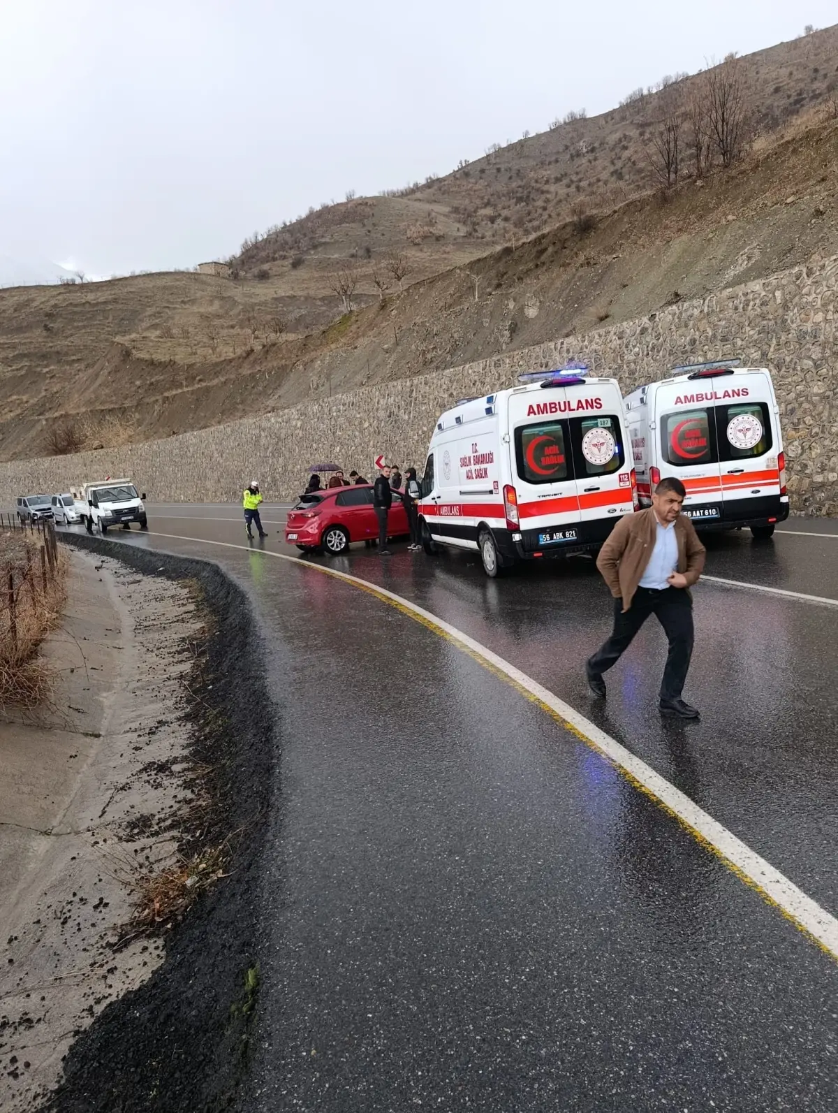 Siirt’te Minibüs ve Otomobil Çarpıştı: 6 Yaralı