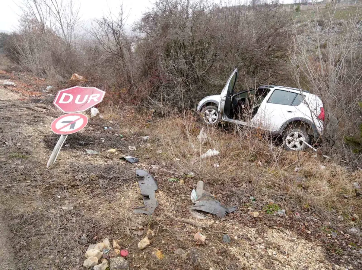 Kastamonu’da Virajı Kaçıran Otomobil Ağaçlara Çarptı: 3 Yaralı