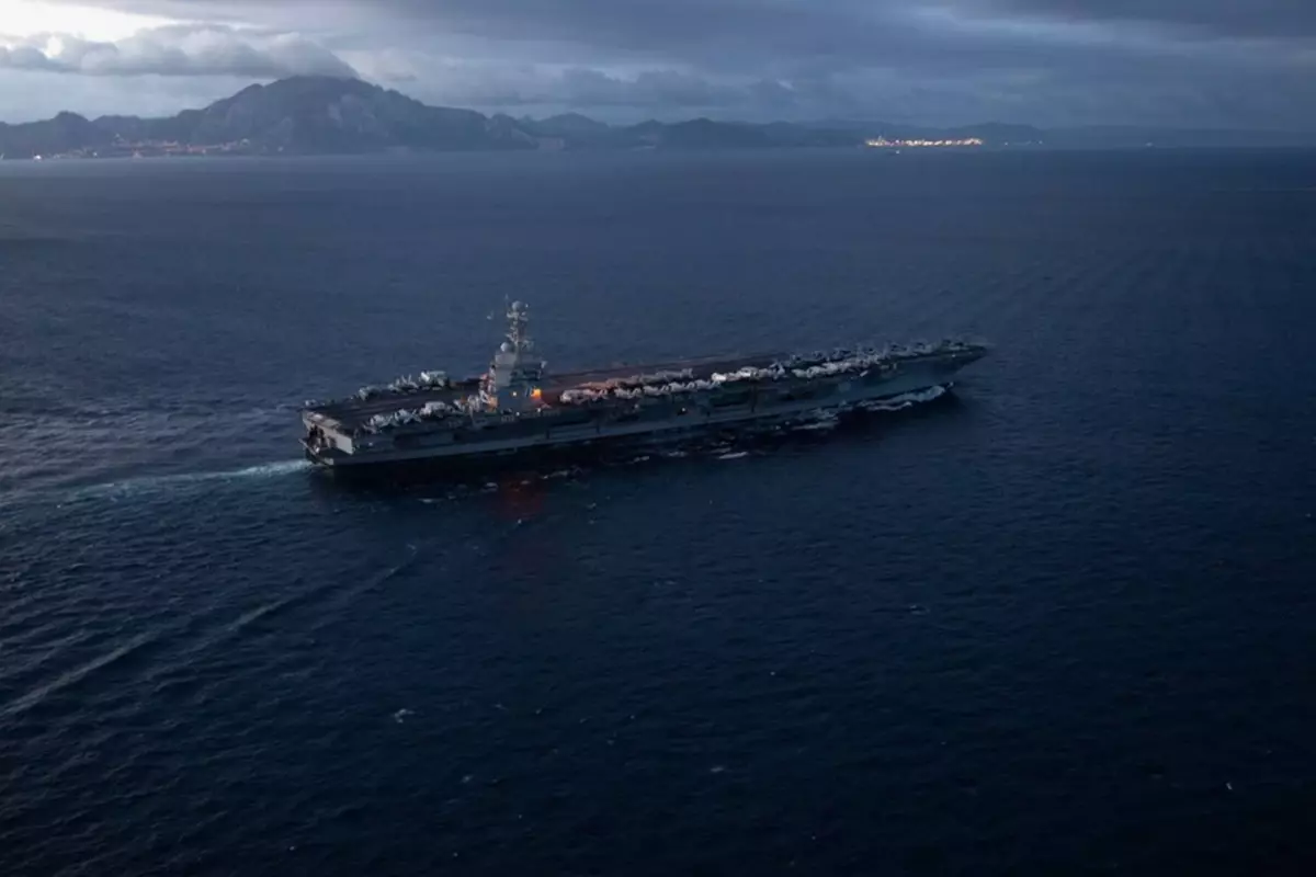ABD'nin Dev Uçak Gemisi Girit Açıklarında: Bölgesel Gerilim Artıyor