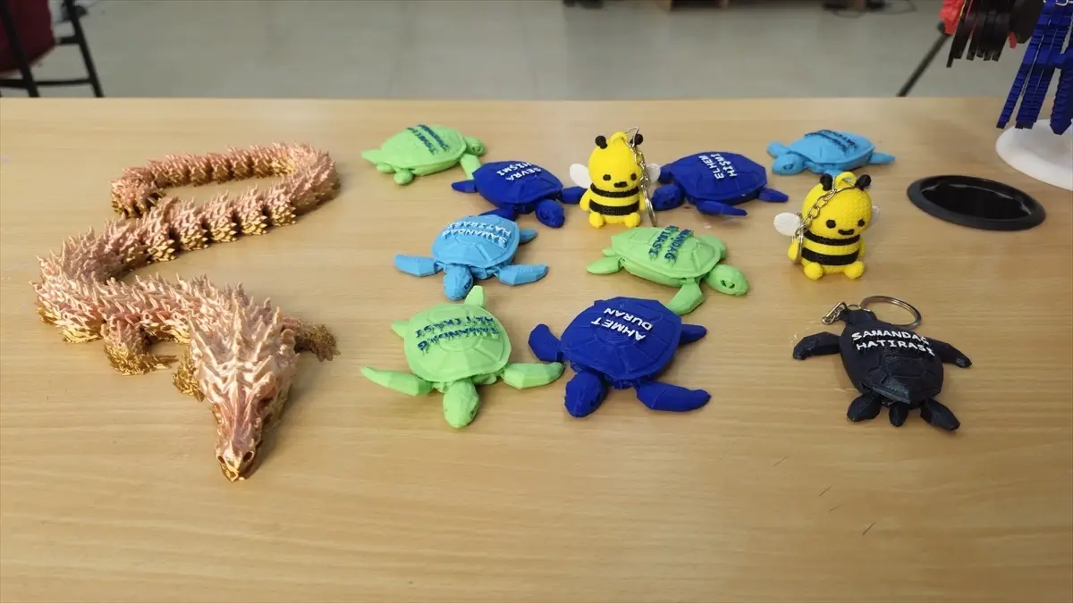 Samandağ Meslek Lisesi öğrencileri 3D yazıcıyla üretim yapıyor