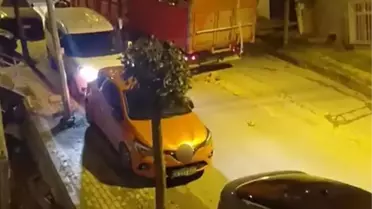 Aşırı Yüklü Kamyonun Kontrolsüz Kayması Avcılar’da İki Aracı ve Çevreyi Sarstı