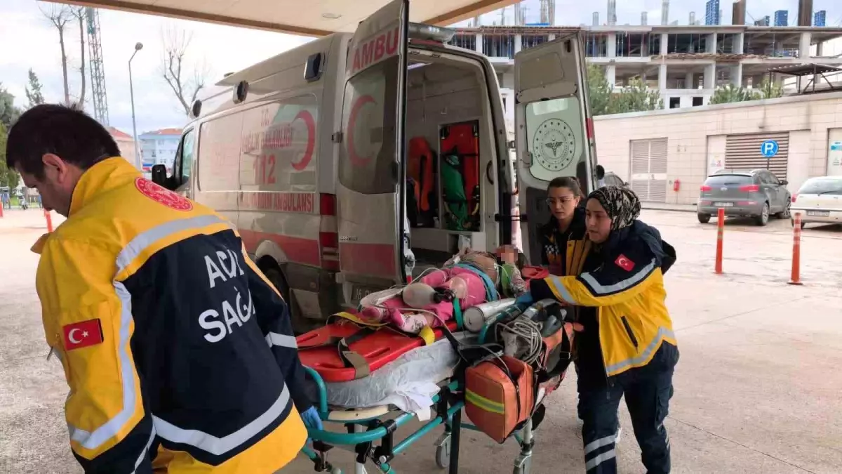 İnegöl'de 3 Yaşındaki Çocuk Trafik Kazasında Beyin Kanaması Yaşadı